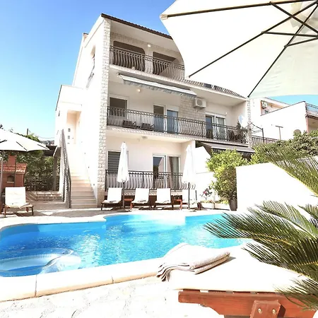 Roso Apartmán Kaštela